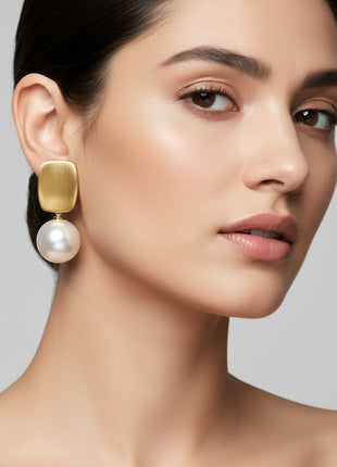 Stylish Modern Earnings Crafted With Gold & Pearl Accents