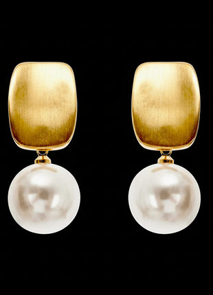 Stylish Modern Earnings Crafted With Gold & Pearl Accents